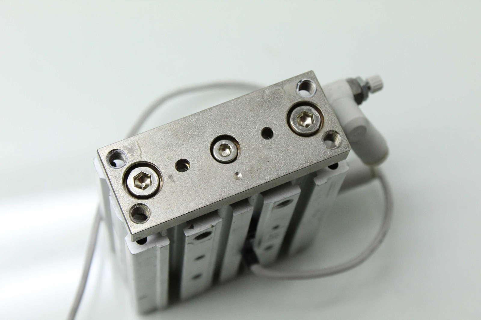 SMC MGPM16-40Z-A93VS Guided Air Cylinder Slide Table 16mm Bore x 40mm Stroke - Used - Image 5
