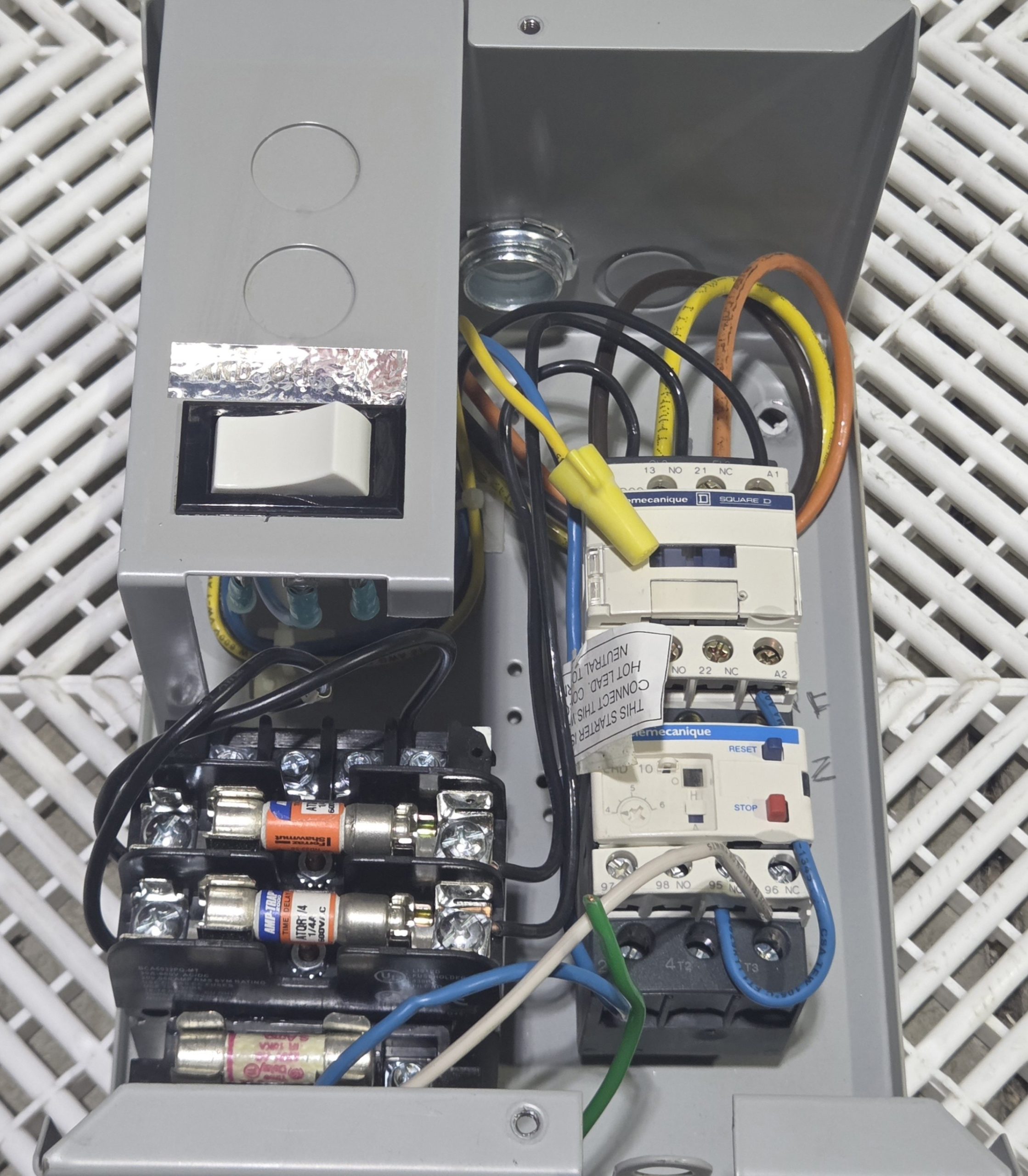 Schneider Electric D09-24-6A-G7 460V 3HP FVNR Enclosed Starter HOA Used - Used - Image 20