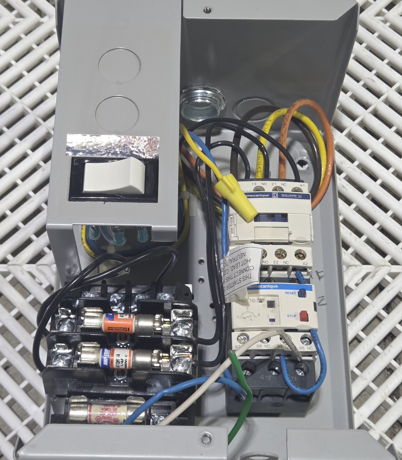 Schneider Electric D09-24-6A-G7 460V 3HP FVNR Enclosed Starter HOA Used - Used - Image 7