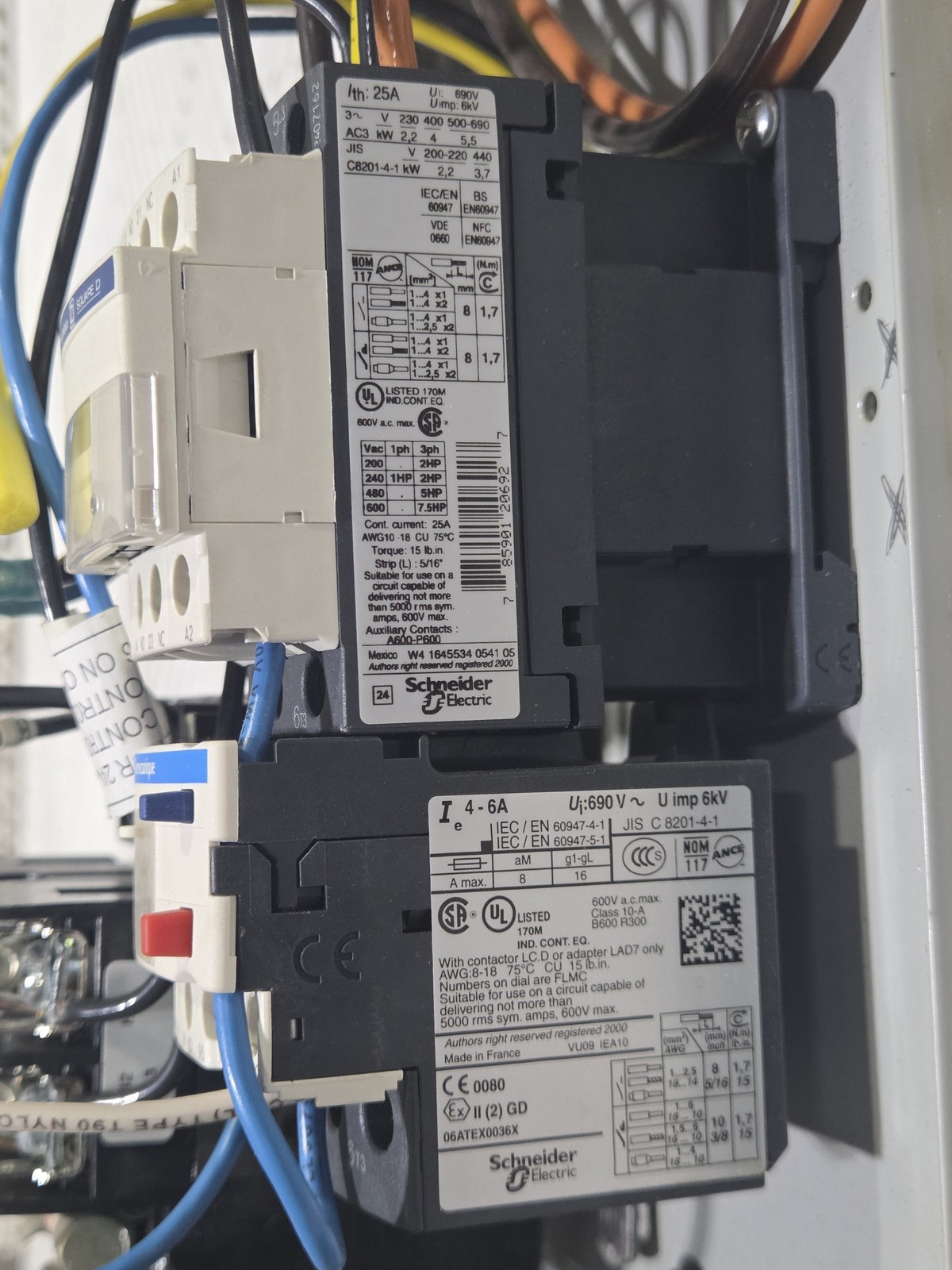 Schneider Electric D09-24-6A-G7 460V 3HP FVNR Enclosed Starter HOA Used - Used - Image 9
