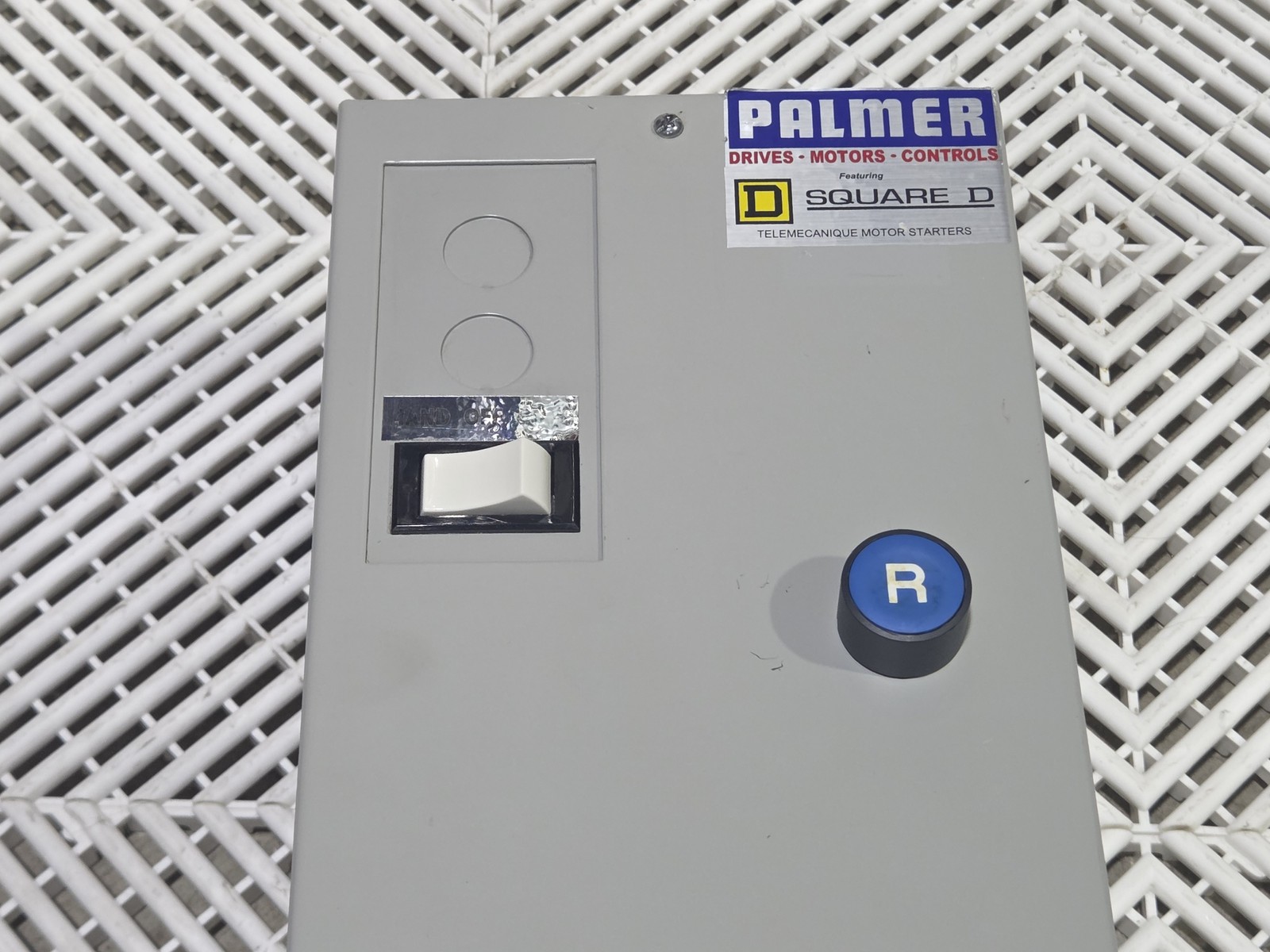 Schneider Electric D09-24-6A-G7 460V 3HP FVNR Enclosed Starter HOA Used - Used