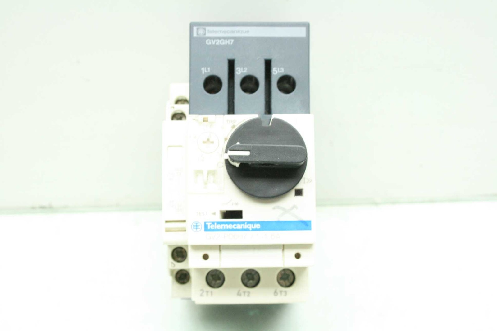 Schneider / Telemecanique GV2GH7 - GV2-P06H7 Contactor / 1 - 1.6 Amps - Used - Image 3