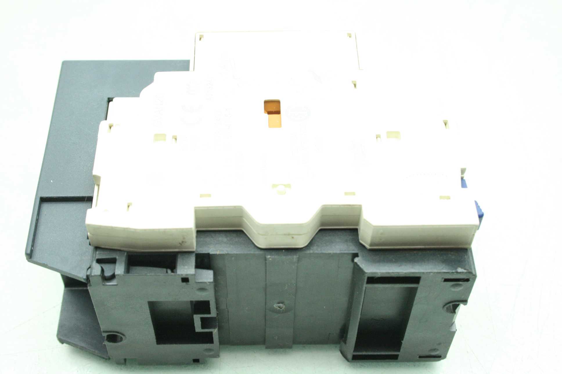 Schneider / Telemecanique GV2GH7 - GV2-P06H7 Contactor / 1 - 1.6 Amps - Used - Image 9