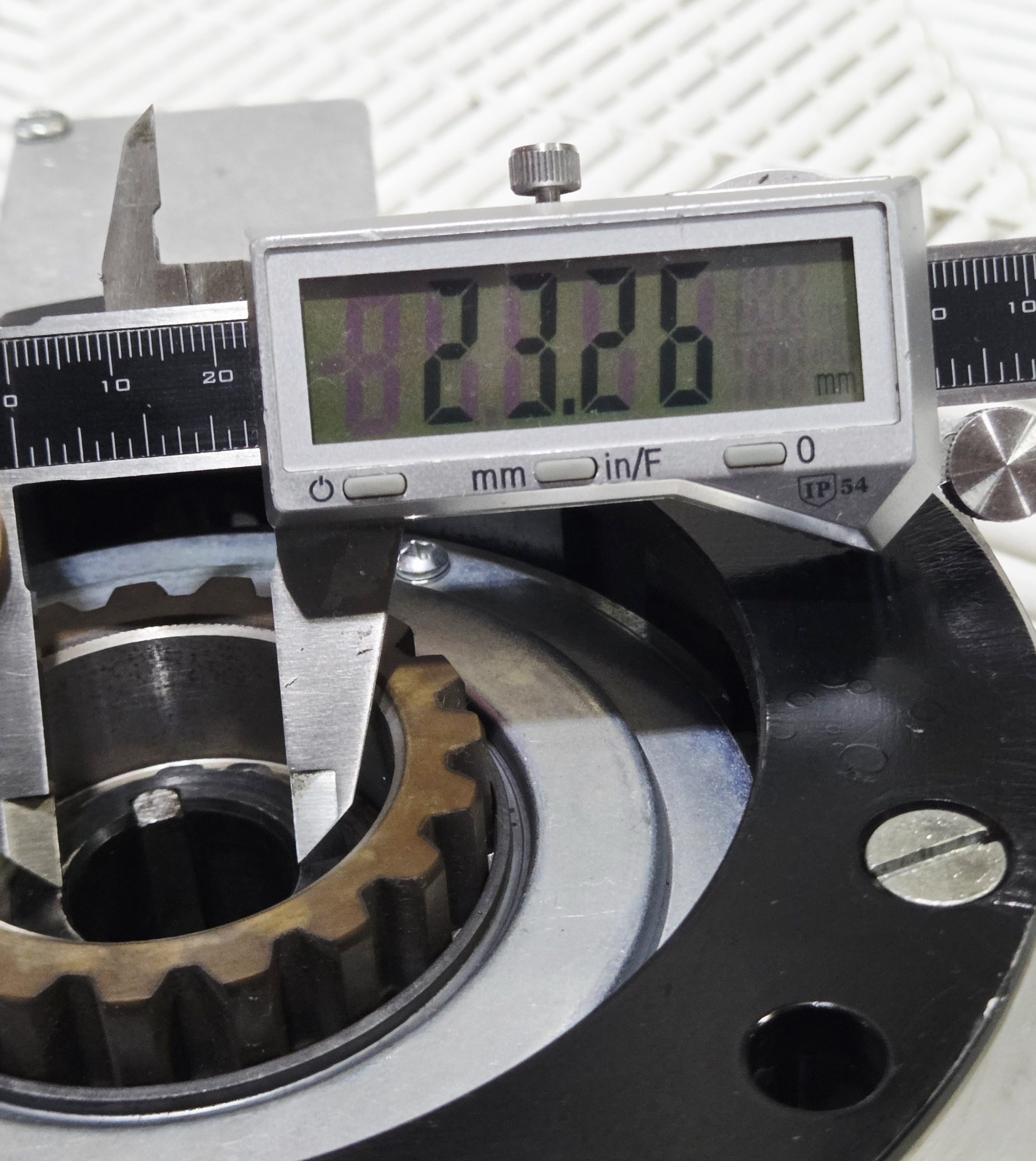 Warner Electric EUM-180-20-MBFB Electromagnetic Brake, 24V, 12lb-ft, 3600 rpm - Used - Image 29