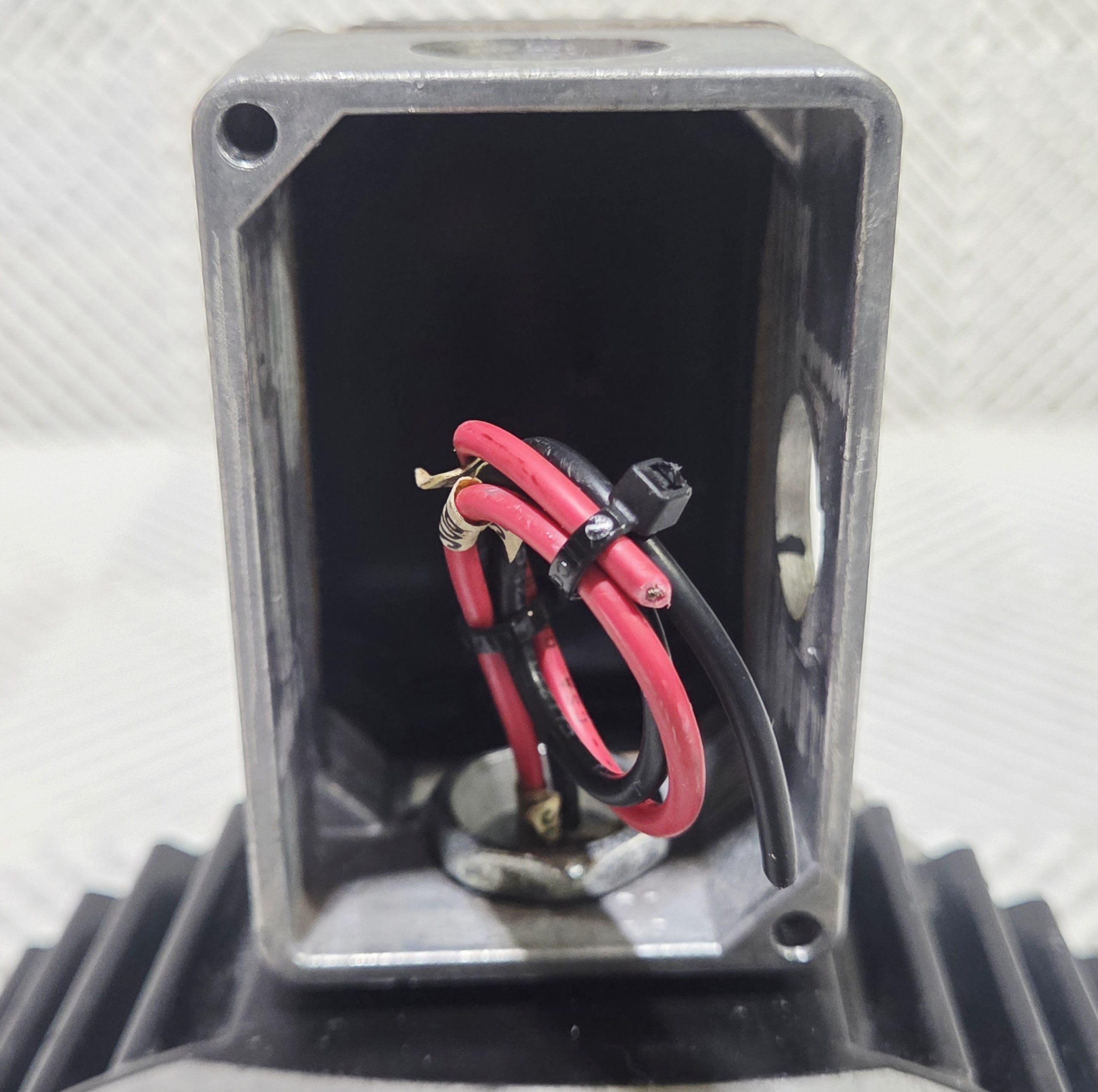 Warner Electric EUM-180-20-MBFB Electromagnetic Brake, 24V, 12lb-ft, 3600 rpm - Used - Image 31
