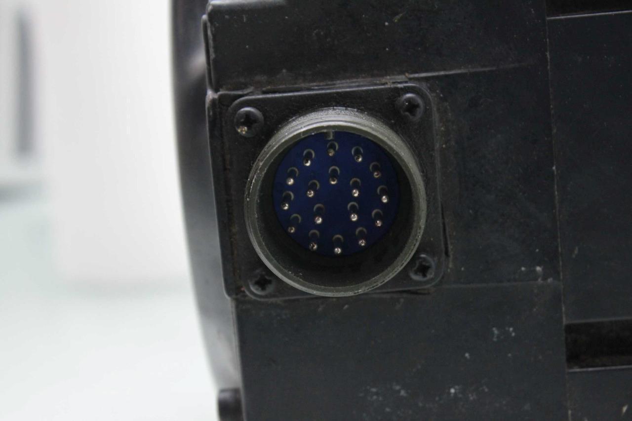 Yaskawa USAFED-44FS20E AC Servo Motor 4.4kW w/ UTMAH-B15BSB Encoder 1500RPM - Used - Image 7