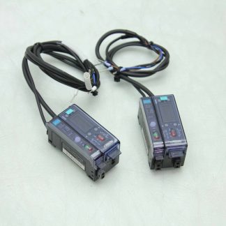 2 Keyence FS-V1P Photoelectric Fiber Optic Amplifiers w FS-T2P Slave Amplifier - Used