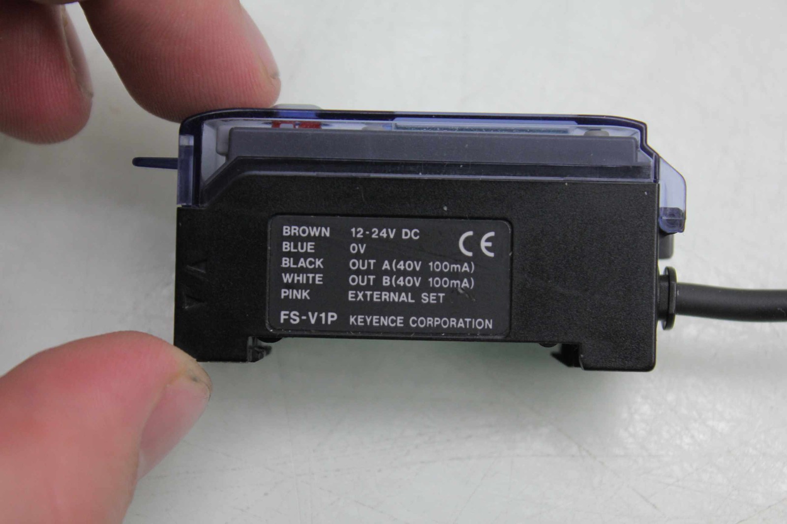 2 Keyence FS-V1P Photoelectric Fiber Optic Amplifiers w FS-T2P Slave Amplifier - Used - Image 7