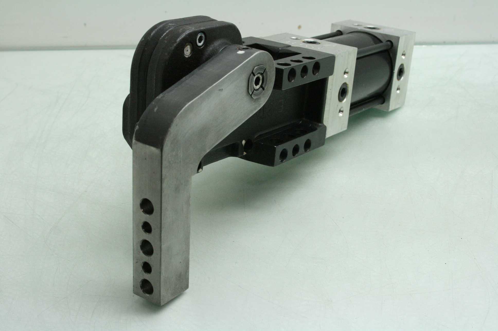 Destaco 991MAL-270B-57-22-DS Pneumatic Hold Down Clamp Single Arm 35 Degrees - Used - Image 9