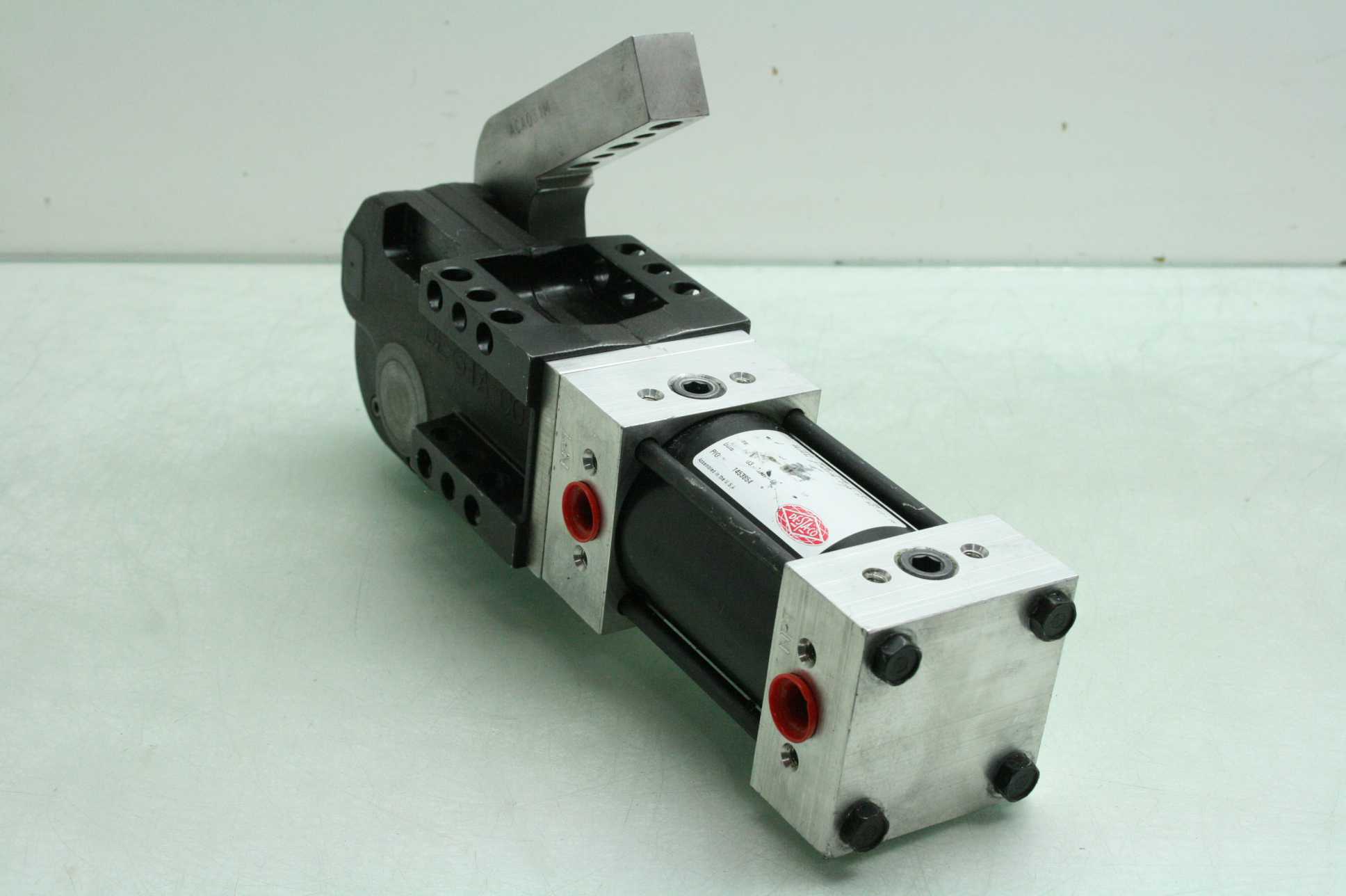 Destaco 991MAL-270B-57-22-DS Pneumatic Hold Down Clamp Single Arm 35 Degrees - Used - Image 10