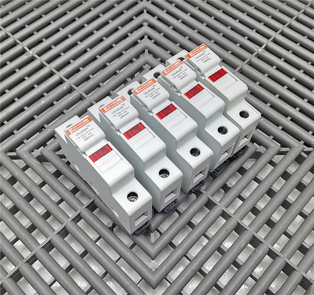 Lot of 5 Ferraz Shawmut USCC1I UltraSafe Fuse Holders, 30A 600V - Used