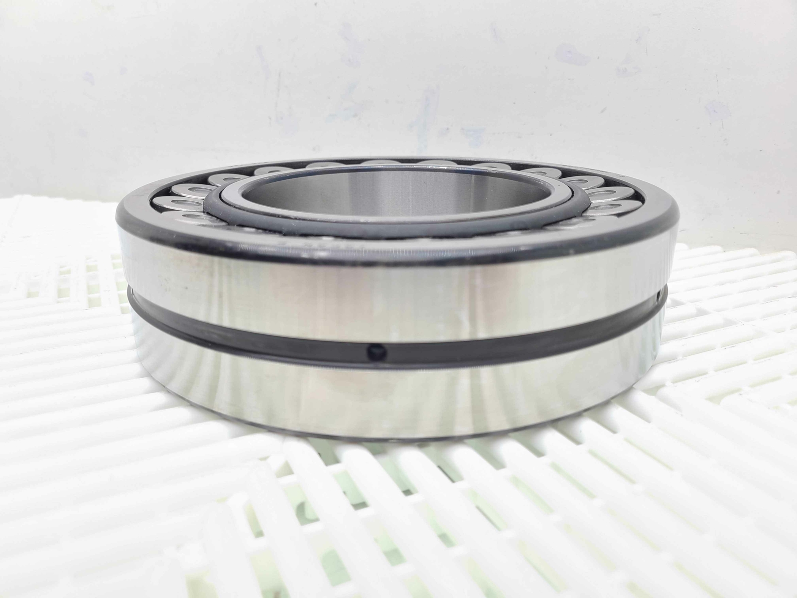 NSK 22222EAE4 C3 Spherical Roller Bearing 110mm ID 200mm OD 53mm Width - Used - Image 5