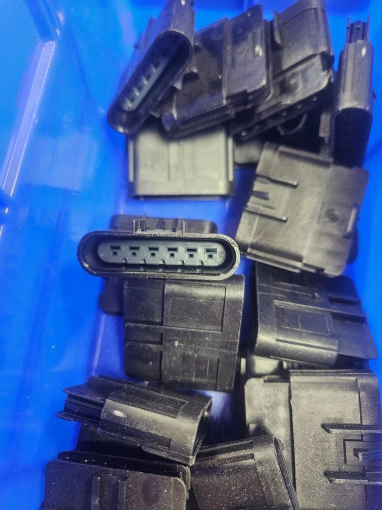 New (24) Aptiv 15326640 GT 280 Series, 6-Way Sealed Male Connector - New - Image 7