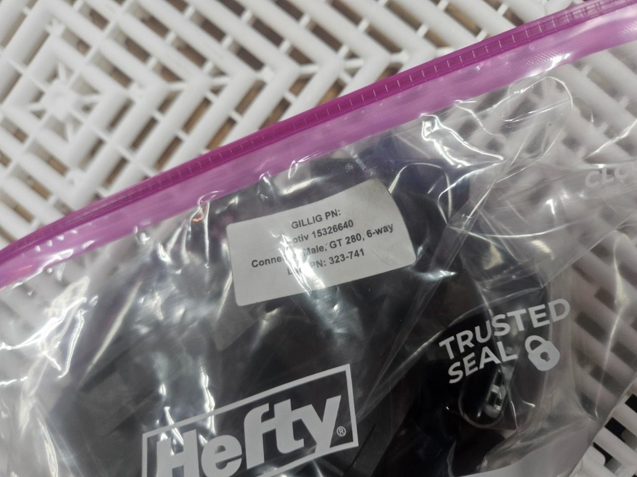 New (24) Aptiv 15326640 GT 280 Series, 6-Way Sealed Male Connector - New - Image 8