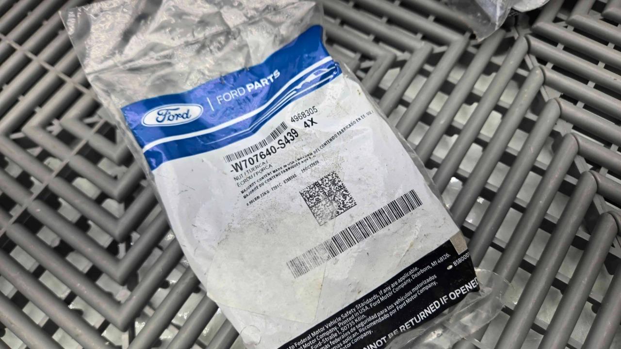 New Genuine Ford W707640-S439 4X Super Duty Rear Plate Retainer Nut - New - Image 12