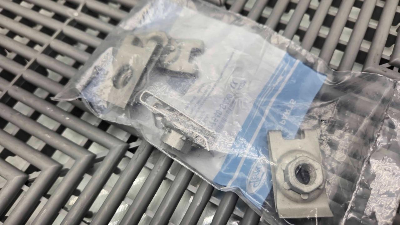 New Genuine Ford W707640-S439 4X Super Duty Rear Plate Retainer Nut - New - Image 4