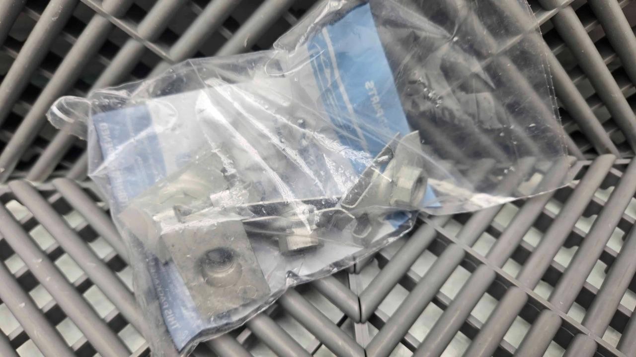 New Genuine Ford W707640-S439 4X Super Duty Rear Plate Retainer Nut - New - Image 5