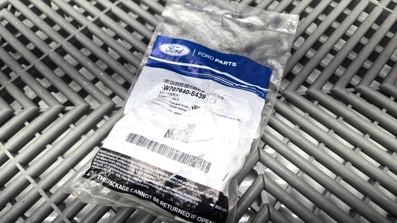 New Genuine Ford W707640-S439 4X Super Duty Rear Plate Retainer Nut - New - Image 9