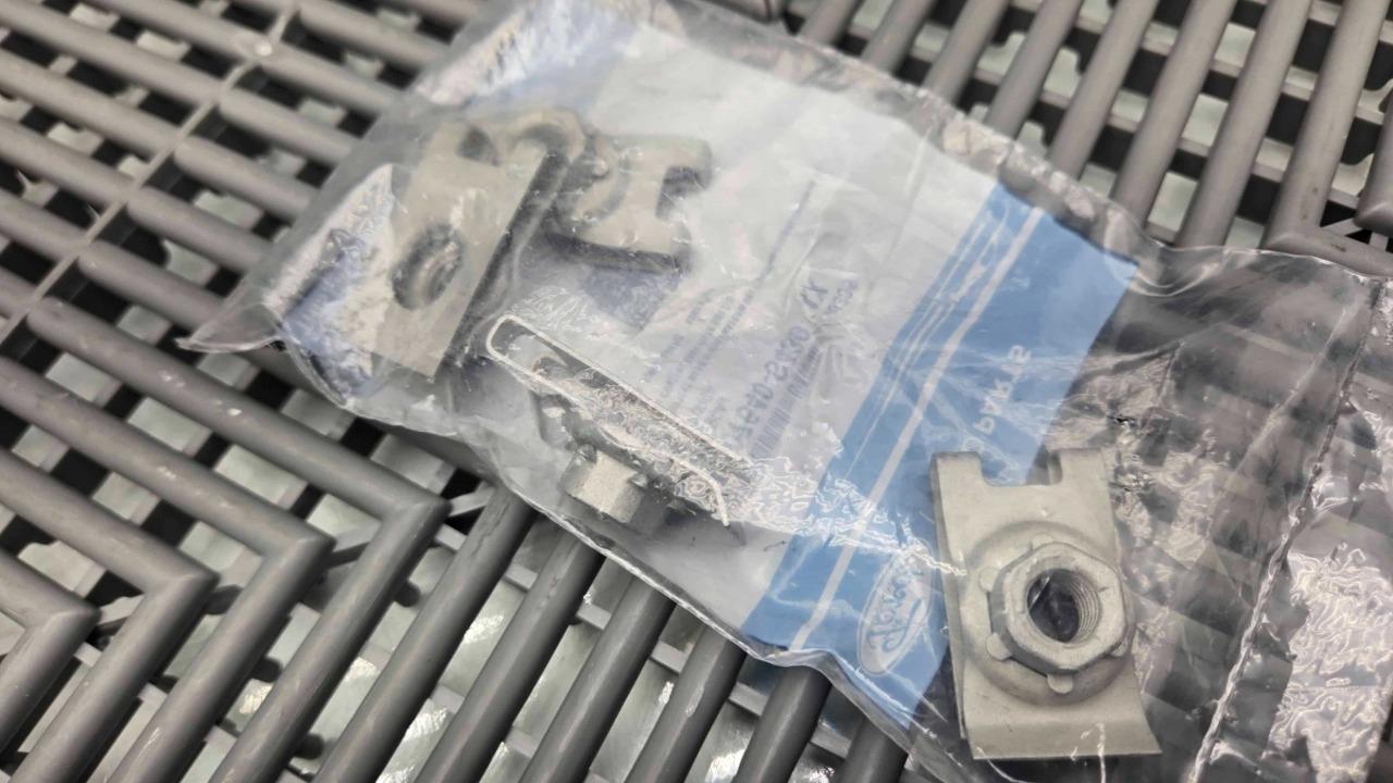 New Genuine Ford W707640-S439 4X Super Duty Rear Plate Retainer Nut - New - Image 10