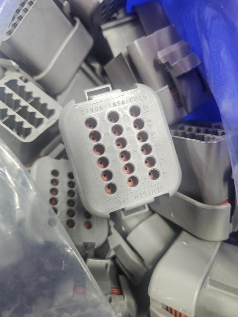 New TE Connectivity Deutsch DTV06-18SA-C015 Connector 18 Position - New - Image 6