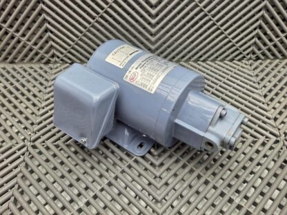 Nippon TOP-1ME100-11MA Trochoid Pump / 3-Phase Induction Motor / EELQ-8T - Used