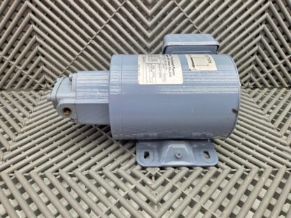 Nippon TOP-1ME100-11MA Trochoid Pump / 3-Phase Induction Motor / EELQ-8T - Used - Image 8