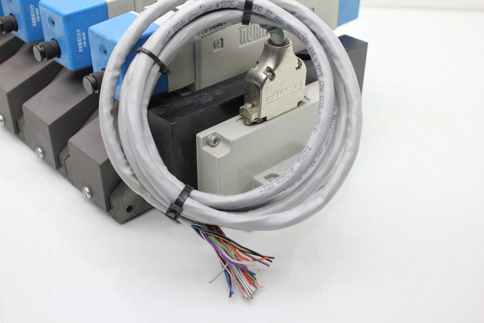 Numatics I23BB4Z2MN00061 5-Station Solenoid Valve Manifold DB25 24VDC Used - Used - Image 11