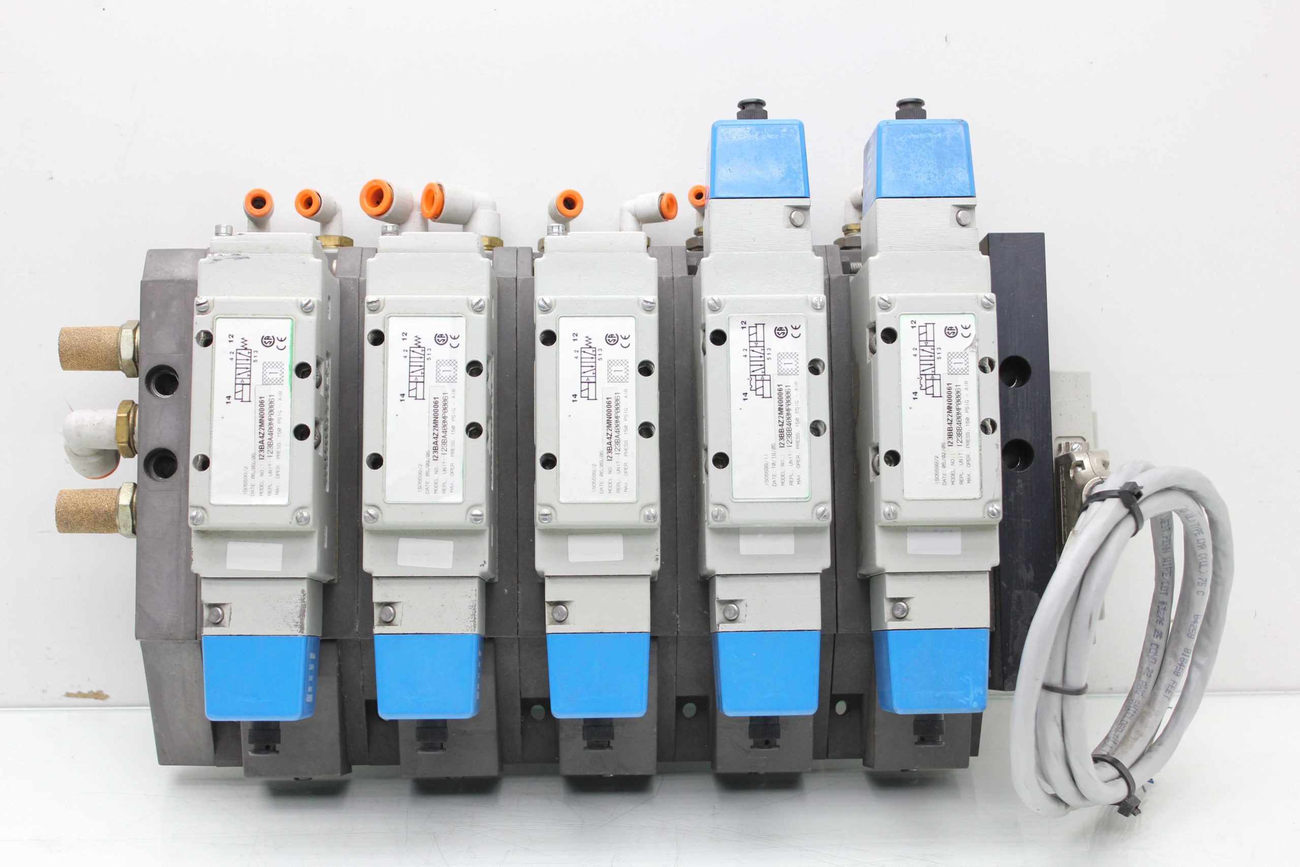 Numatics I23BB4Z2MN00061 5-Station Solenoid Valve Manifold DB25 24VDC Used - Used - Image 13