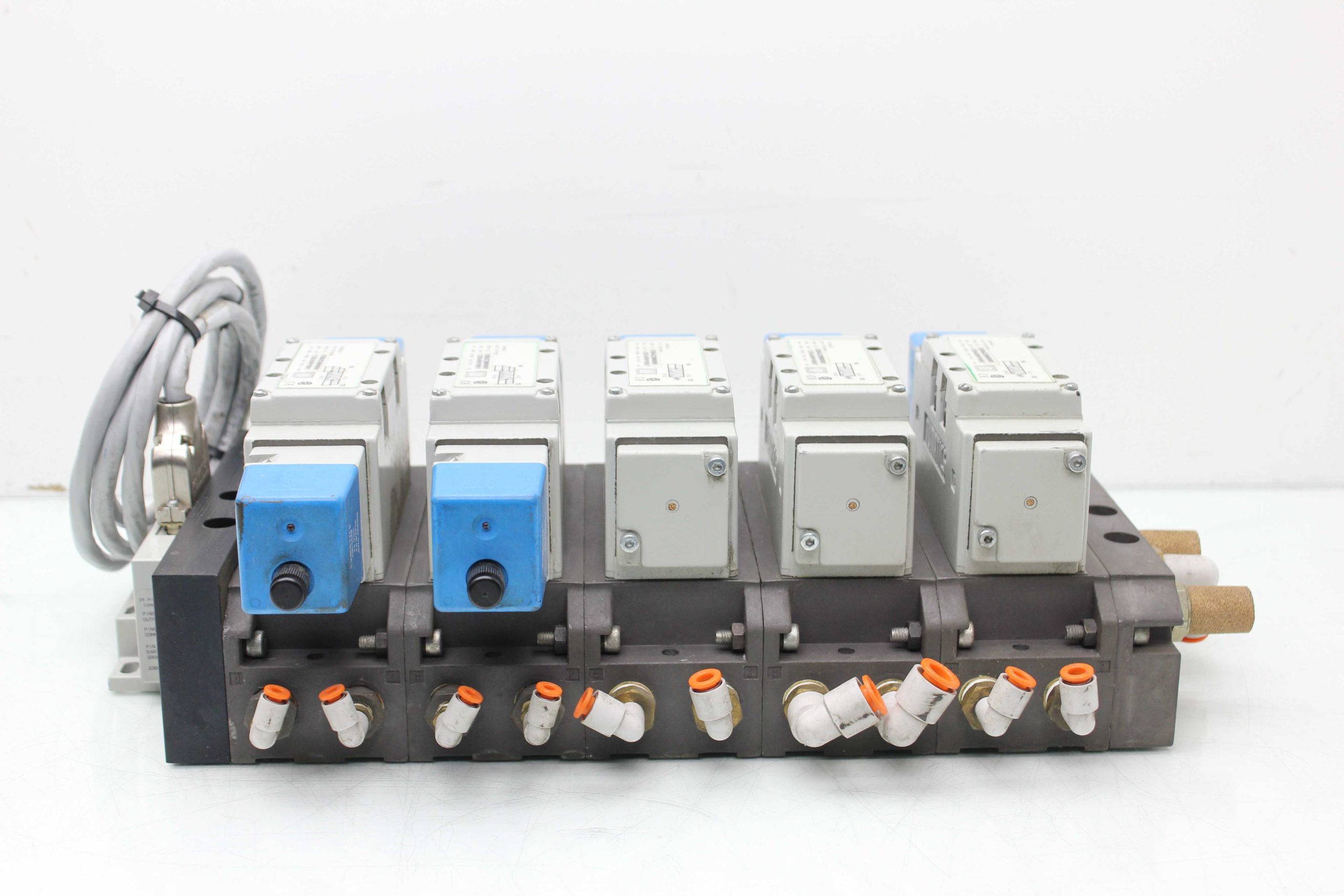 Numatics I23BB4Z2MN00061 5-Station Solenoid Valve Manifold DB25 24VDC Used - Used - Image 21