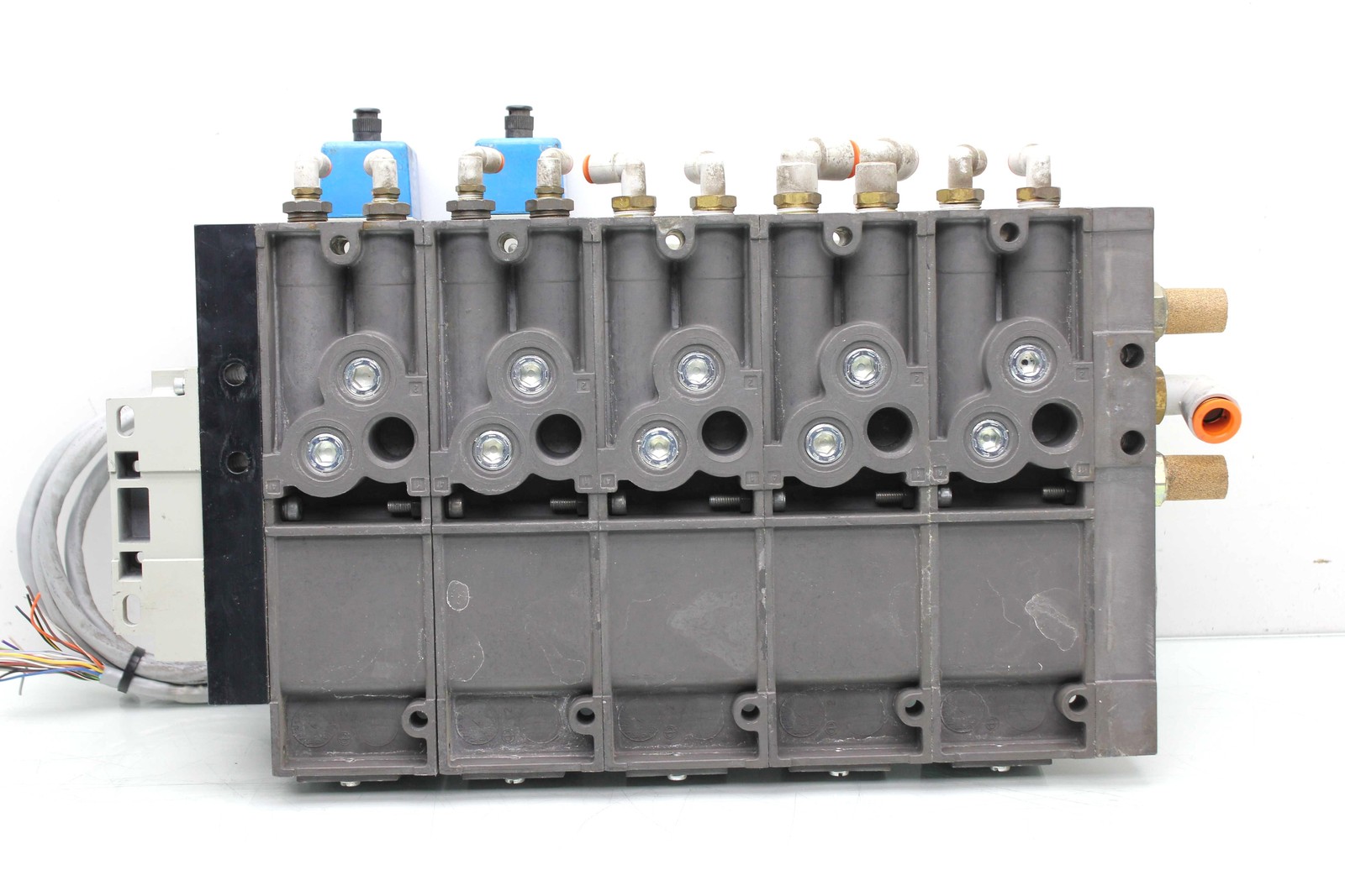 Numatics I23BB4Z2MN00061 5-Station Solenoid Valve Manifold DB25 24VDC Used - Used - Image 9