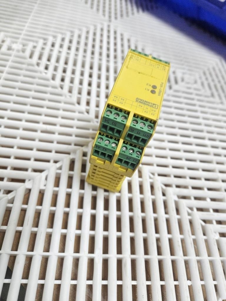 Phoenix Contact PSR-SCP-24UC/URM4/5x1/2X2 Safety Relay 2963734 - Used - Image 4