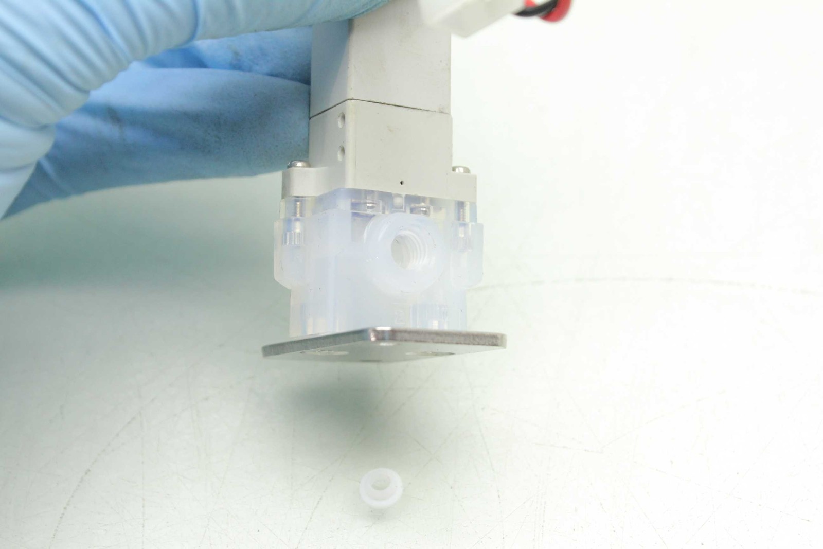 SMC LVM115-5G2-3-X94 Chemical High Purity Valve PFA Teflon 2 Port 24V DC Coil - Used - Image 3