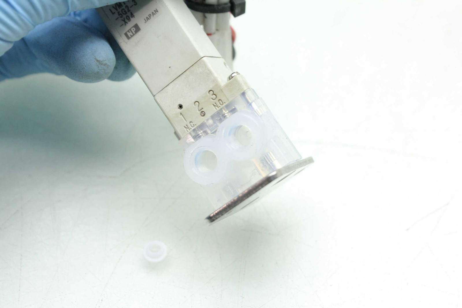 SMC LVM115-5G2-3-X94 Chemical High Purity Valve PFA Teflon 2 Port 24V DC Coil - Used - Image 4