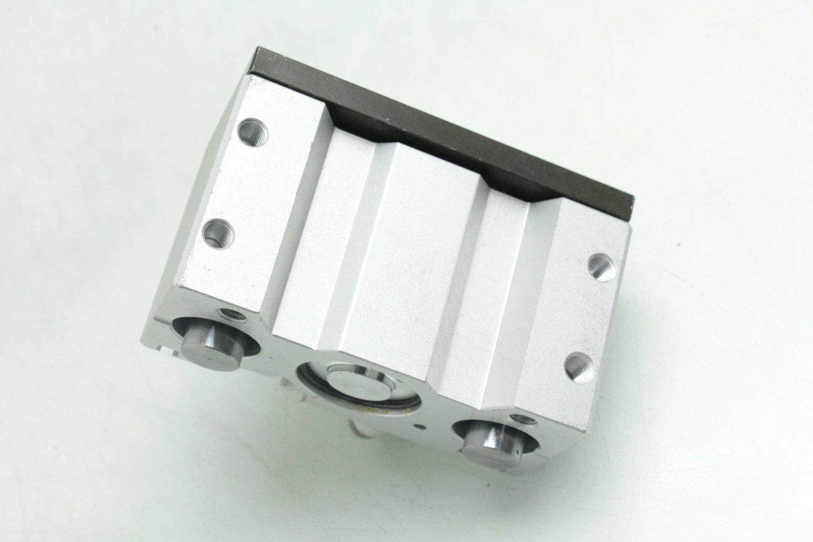 SMC MGQL32-10-Z73L-XC1 Compact Guided Cylinder / 32mm Bore / 10mm Stroke - Used - Image 4