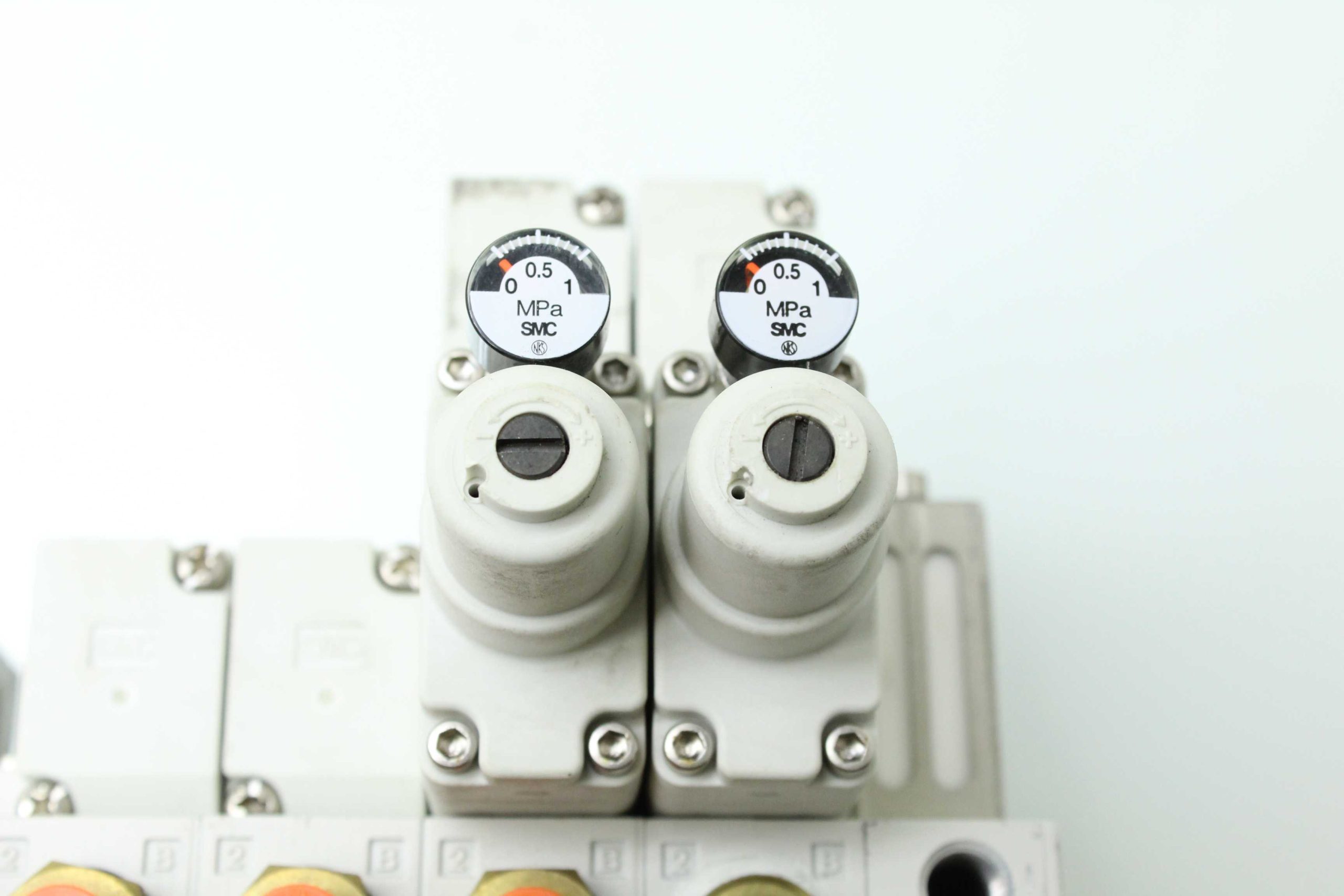 SMC Manifold Valve Assembly With (4) VQ4201-5 (1) VVQ4000-10A-1 - Used - Image 18