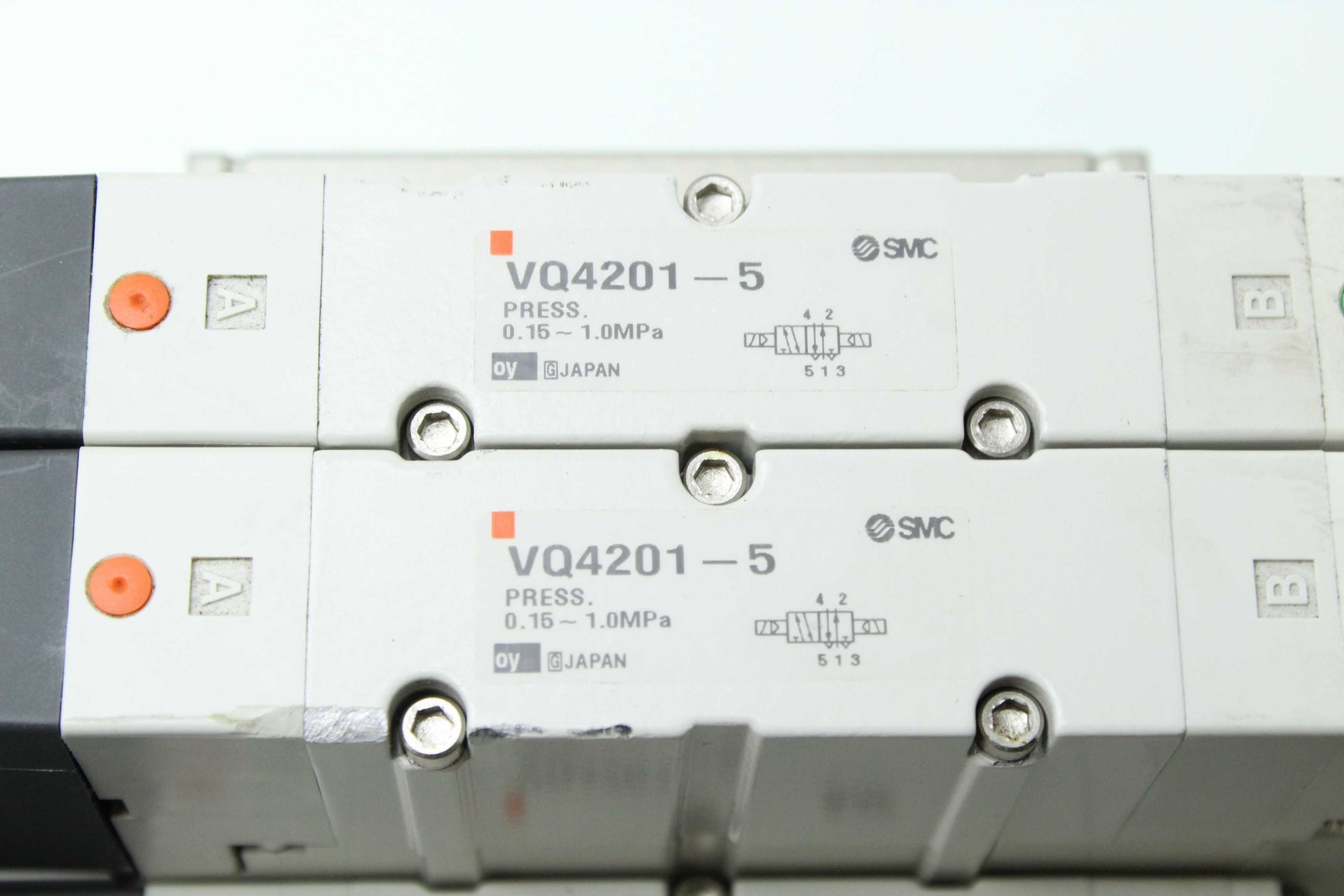 SMC Manifold Valve Assembly With (4) VQ4201-5 (1) VVQ4000-10A-1 - Used - Image 8