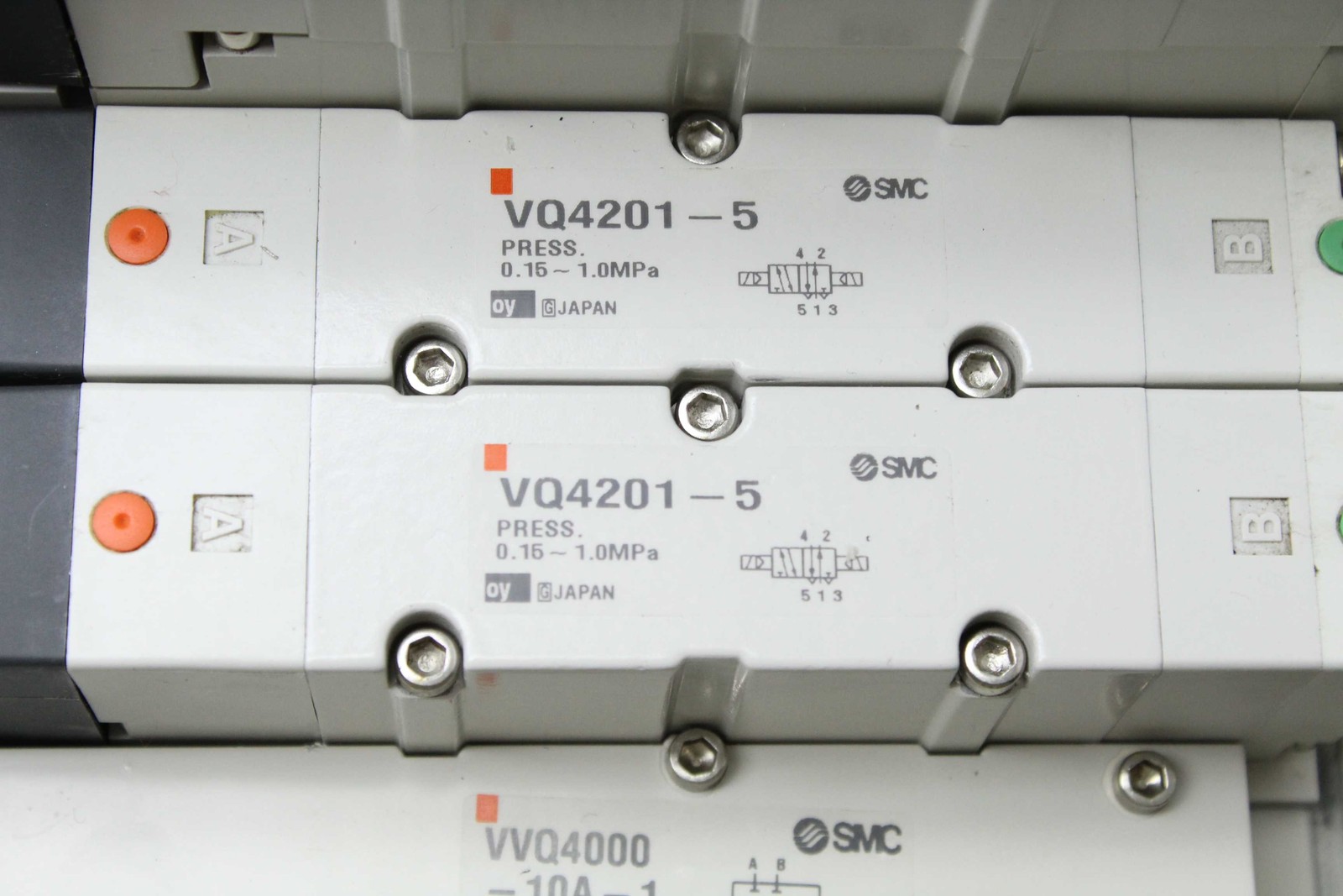 SMC Manifold Valve Assembly With (4) VQ4201-5 (1) VVQ4000-10A-1 - Used - Image 9