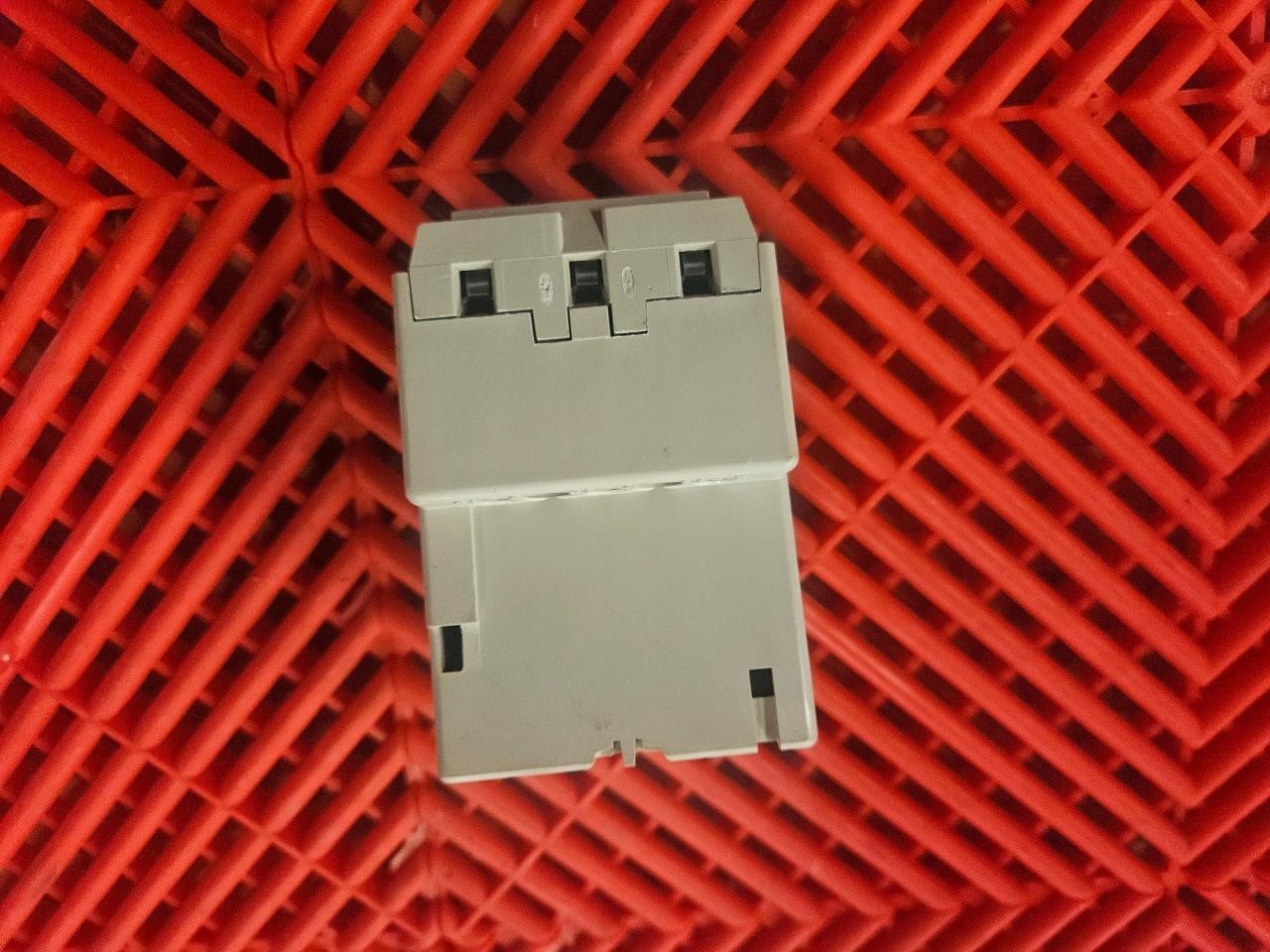 Telemecanique LB1-LC03M13 Overload Relay 6.3 - 10A Trip Current - Used - Image 4