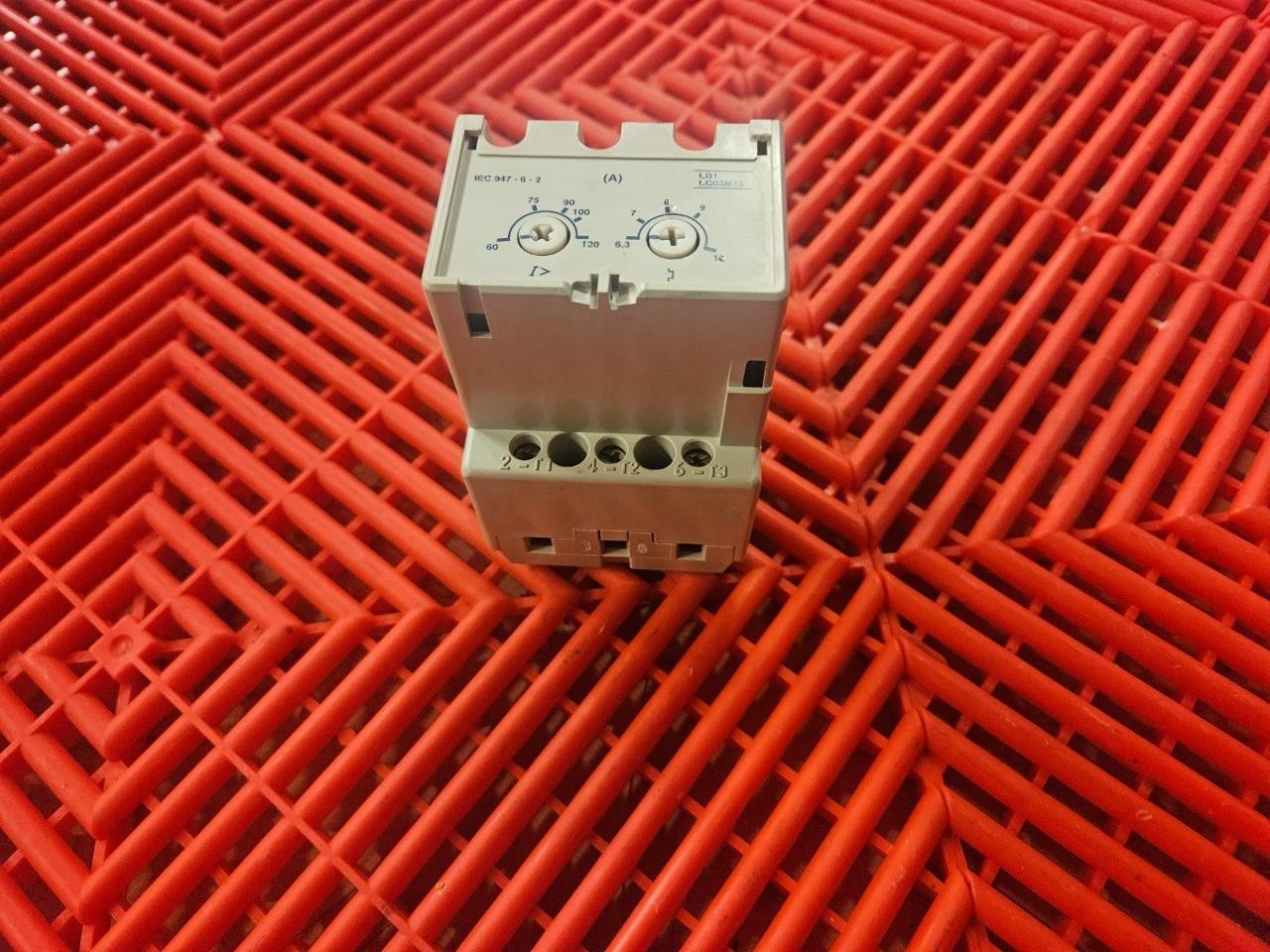 Telemecanique LB1-LC03M13 Overload Relay 6.3 - 10A Trip Current - Used - Image 7