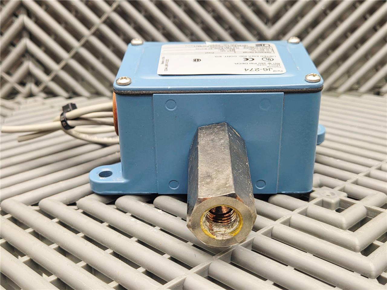 United Electric UE Pressure Switch J6-274, 0 to 300 PSI - Used - Image 12